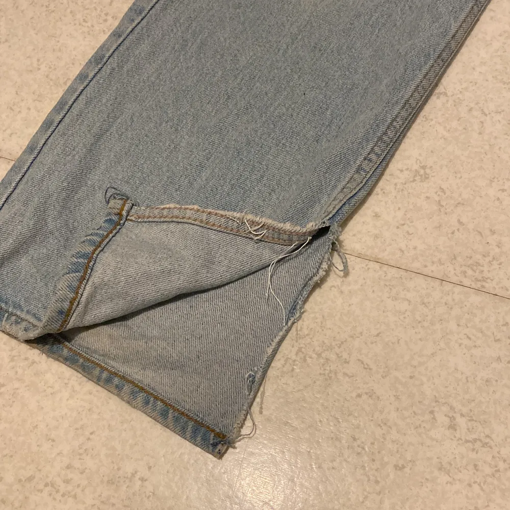 Ett par jeans från junkyard som är super fina och med fin pass form, dock lite stora för mig och kommer då inte till användning! Köparen står för frakten 💘. Jeans & Byxor.