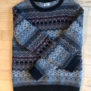 Stickad tröja från Weekday storlek M  - Stickad tröja från Weekday i storlek M. I använt, men bra skick med inga defekter. 