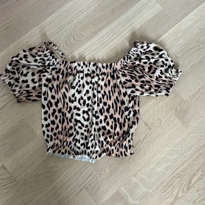 Topp - Säljer denna jättesöta topp ifrån ginatricot.