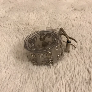 Genomskinligt Skärp Från SHEIN - Säljer nu mitt genomskinliga skärp från SHEIN 💞 Köpte för ca 30kr ny och säljer nu för 15! Endast testad! Finns i Östersund 🤍   