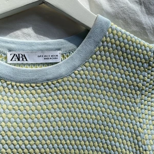 Zara topp - HÖGSTA BUD: 200kr 💥💥                                                                   Kommer tyvärr inte till användning men den är endast använd ett fåtal gånger och i jättebra skick. Skickar fler bilder om ni vill🥰