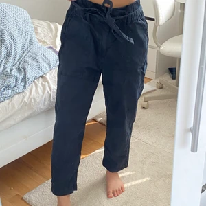 Svarta byxor - Svarta byxor köpt på New yorker märke amisu strl 38