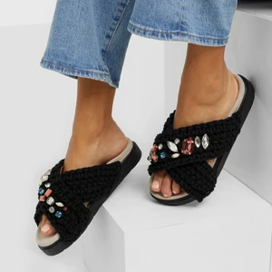 Inuikii tofflor - Säljer mina superfina inuikii tofflor som tyvärr är för små för mig. Knappt använda så mycket fint skick!