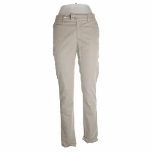 Beiga byxor tiger of Sweden  - Säljer dessa beiga byxor från tiger of Sweden, aldrig använda endast testade. Pris kan diskuteras. Kan antingen mötas upp elelr fraktas (55 kr spårbart paket)