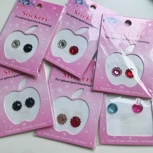 Stickers - Super fina y2k 3d klistermärken. Diameter: 1cm. 6 kr / förpackning + frakt 12 kr. (Pris på bild 2 är 3kr)