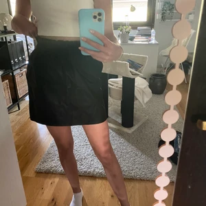 Skinnkjol - Snygg skinnkjol från Only. Storlek xs, köparen står för frakt💖