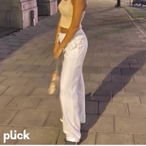 Linnebyxor - Lånade bilder!! Säljer dessa perfekta linnebyxorna som tyvärr inte passade mig precis som jag tänkte. Annars perfekta byxor inför våren och sommaren. Hör av er om ni är intresserade eller har frågor❤️ om många är intresserade blir det budgivning! Köparen står för frakt☺️HÖGSTA BUD: 410kr