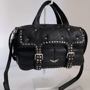 Zadig väska - Såå fin limetid edition zadig väska perfekt storlek🧚🏼‍♂️ säljer då den ej kommer till användning💕 Width x Height x Depth : 30 x 19 x 12 cm😇 skriv för fler bilder🥰 NYPRIS 5700 kr bud vid fler intresserade 