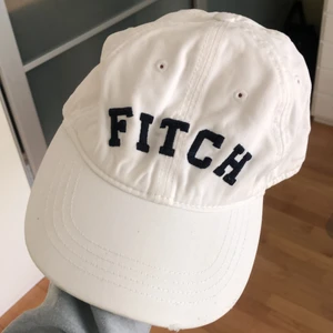 Keps från Abercrombie - Fin vit keps i bra skick. Inköpt för ca 10 år sedan ✨🌟