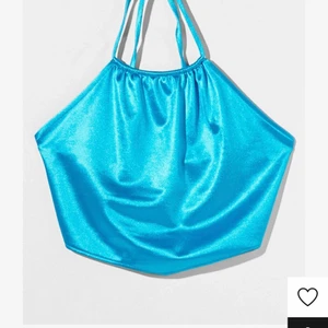 Topp från bershka/zalando! - Säljer denna superfina topp från zalando då den tyvärr inte passade mig!😋 Den är aldrig använd och kan skickas i original förpackning med prislapp!💕