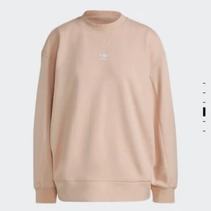 Helt ny adidaströja! - Helt ny adidaströja med prislapp kvar. Aldrig använd, beställde i för stor storlek. Den är i storlek S(36) men den är lite overzise! Skicka meddelanden för fler bilder! NYPRIS 529 kr på adidas hemsida.❤️  