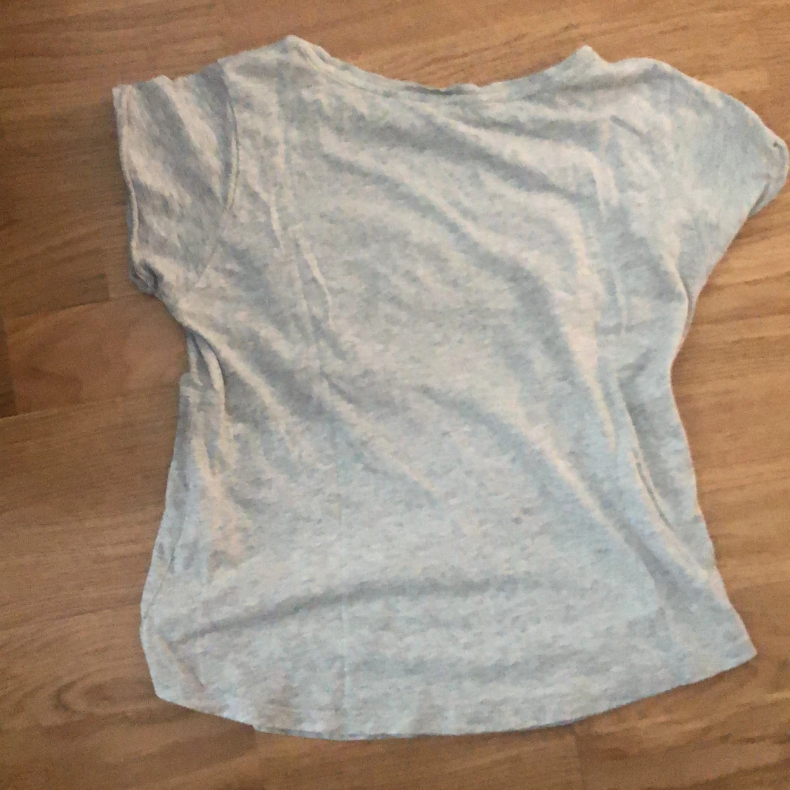 En tröja från H&M för 8-10 år (134-140). - 91