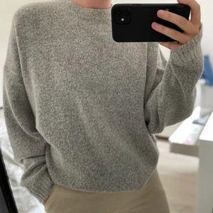 Stickad tröja  - Säljer min gråa stickade tröja från Nelly 🌸 ni står för frakten 💕