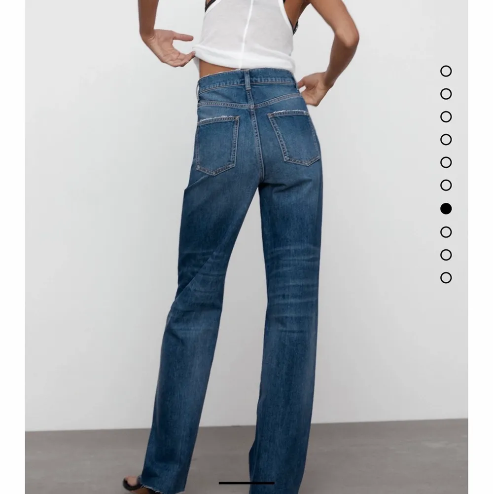 Coola 90s wide leg jeans från Zara i full length endast använda 1 gång i stl 38😍. Jeans & Byxor.