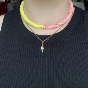 Pärlarmband - Pärlarmband och halsband av smälta pärlor. Armband för 15kr och halsband 25kr❤️