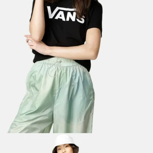 En vans t-shirt - En fin vans t-shirt som inte är använd mer än 1 gång❣️Skicka om du vill ha flera bilder❣️