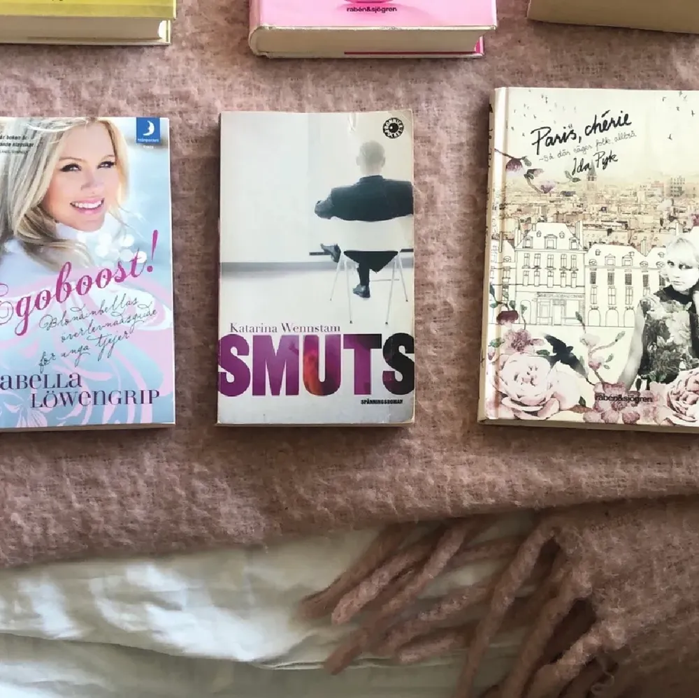 Mitt perfekta liv, Egoboost!, Smuts och Paris Chérie. The Carrie diaries och sommar i New York är sålda! 20 kr/st eller 4 för 50 kr 😊. Övrigt.