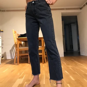Svart/grå jeans - Svart/Grå jeans Gina Tricot Snygga och sköna. Stl 38