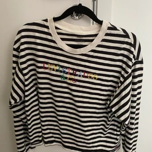 Levis tröja - I storlek Xs men pösig passform