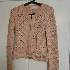 Laxrosa kofta Odd Molly  - Fin kofta från Odd Molly 