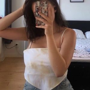 Silkes topp - Silkes linne från bikbok, köpt för 259:) säljer då den inte kommer till användning!💘