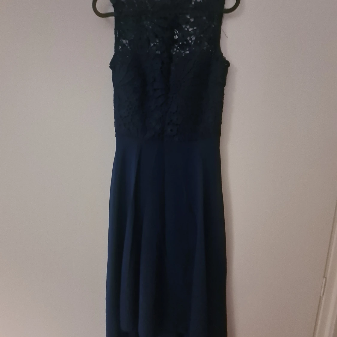 Mörkblå festklänning 