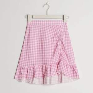 Jättefin rosa rutig kjol, i nyskick och knappt använd