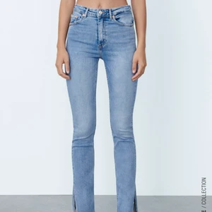 SKINNY-JEANS SPLIT ZARA - Säljer mina zara jeans då jag inte använder de längre, nypris 359kr säljer för 200+ frakt!! ❤️ bara att höra av sig om de är något man undrar över. 
