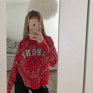 Sweatshirt  - Jätte cool Sweatshirt, fint skick, stl xs, 80kr eller kom med högsta bud. Frakt tillkommer
