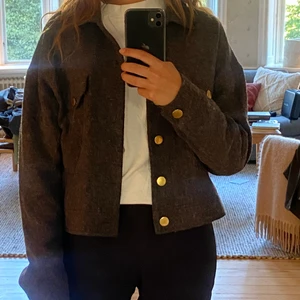 Grå jacka  - Super mjuk, sitter perfekt 