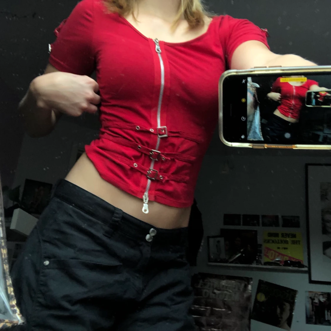 Tajt röd topp med dragkedja