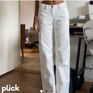 Lågmidjade jeans - Lågmidjade jeans i modellen arrow från weekday, köpta här på plick, sjukt najs modell men passade tyvärr inte mig❤️ (lånade bilder)