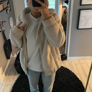 Jacka - Jättefin jacka, knappt använd. Nypris 699 kr