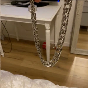 Halsband  - Säljer nu mitt kedje Halsband, hör av dej vid frågor eller annat❤️