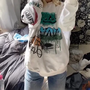 graffiti  - säljer min graffiti tröja då den ej kommer i användning💝