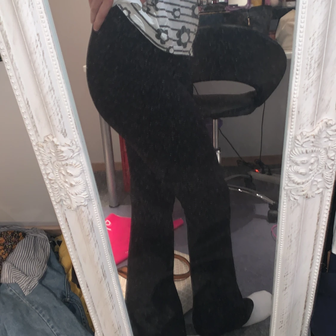 Svarta bootcuts i strl xsđđ