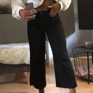 Jeans - Snygga svata raka jeans från hm. Nyskick 