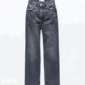 Zara jeans - Säljer dessa jeans från zara i strl 38. Mycket sparsamt använda. Lånade bilder. Jeans är långa, jag är 177 och dom går ner ända till marken. Kan frakta eller mötas upp❣️