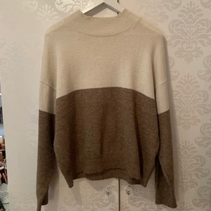 stickad tröja  - superfin stickad tröja, köpt på h&m för 2år sen! fint skick.