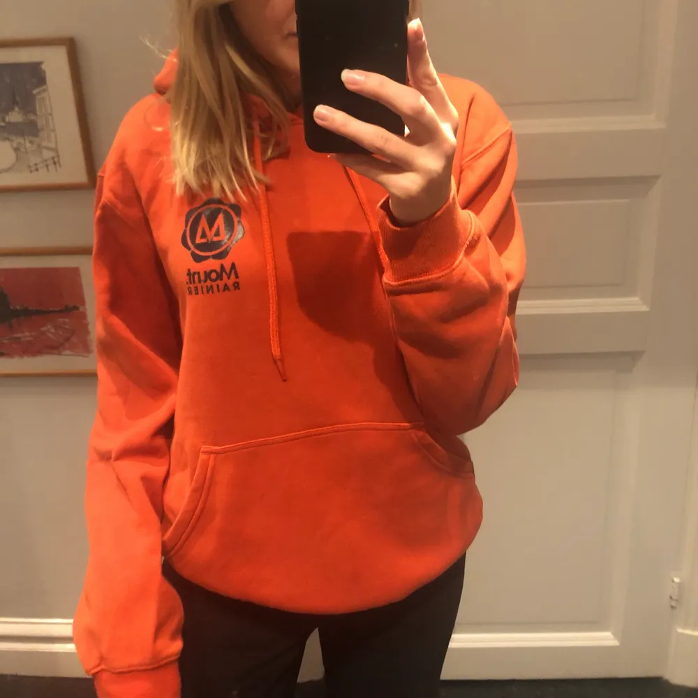 En cool orange hoodie. Hoodies.