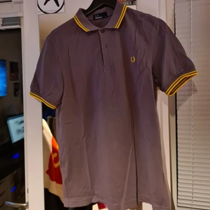 Fred perry pike  - Snygg pike, knappt använd, önska den passa mig för färg är så snygg ;-(. Hoppas någon annan kan hitta bra användning för den