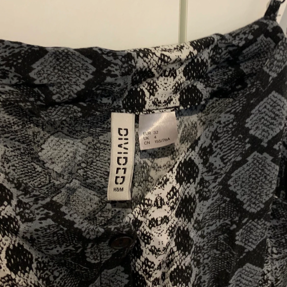 Kort klänning i ormmönster - 90