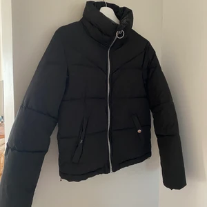 Jacka - Jacka från Bershka, fint skick✨ frakt inräknat i priset