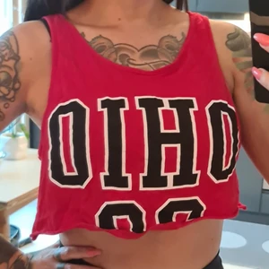 Kort topp S  - Fint skick. S. Divided 