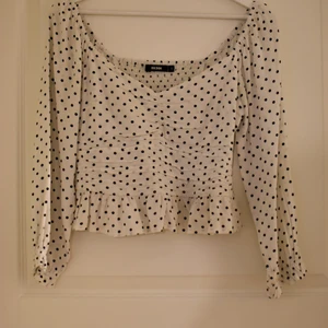 Prickig blus  - Knappt använd