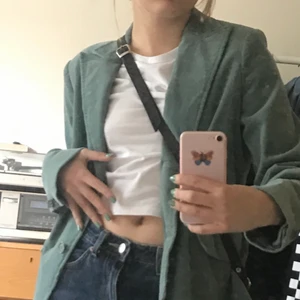 Blå/turkos Manchester kavaj - Asfin turkos Manchester kavaj köpt på sellpy men med alla original lappar kvar. Den är i storlek 38 men det beror på hur man vill att den ska passa, för referens så är jag xs/s :)