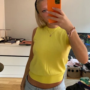 Gul topp - Gul mjuk skön topp från Zara! 