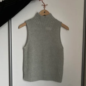   - Fint stickat linne från zara i storlek L. Aldrig använd och prislappen sitter kvar😍