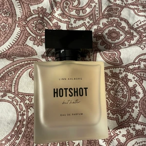 Hotshot Linn Ahlborg - Säljer min parfym från Linn Ahlborg då jag tröttnat på doften, 200kr + frakt