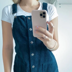 Hängselklänning  - Säljer denna fina hängselklänning som jag köpt någonstans i USA men kommer inte ihåg affären tyvärr❣️